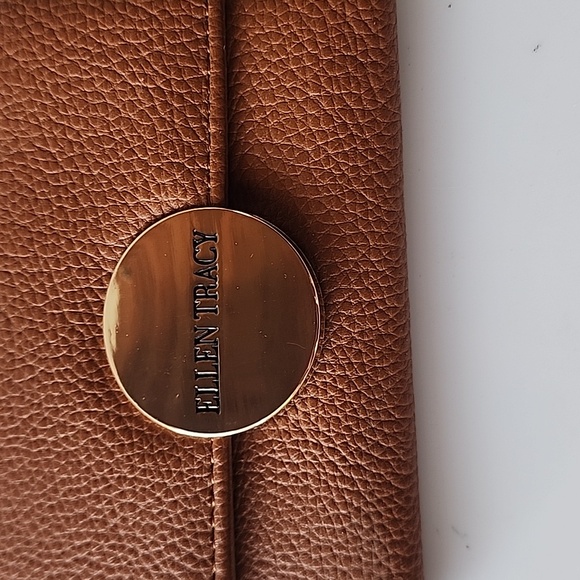 ☆Ellen Tracy, Womens Wallet.☆ - Picture 2 of 9